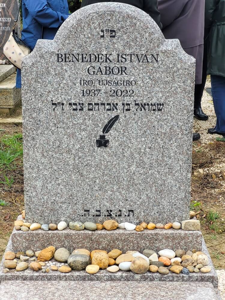 Felavatták Benedek István Gábor sírkövét a Kozma utcai temetőben